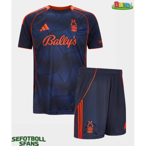 Nottingham Forest Tredjeställ Barn 2025-26 Kortärmad (+ Korta byxor)